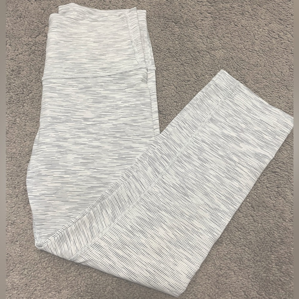 Lululemon Wunder Under 21” Crop (High-Rise) Size 6